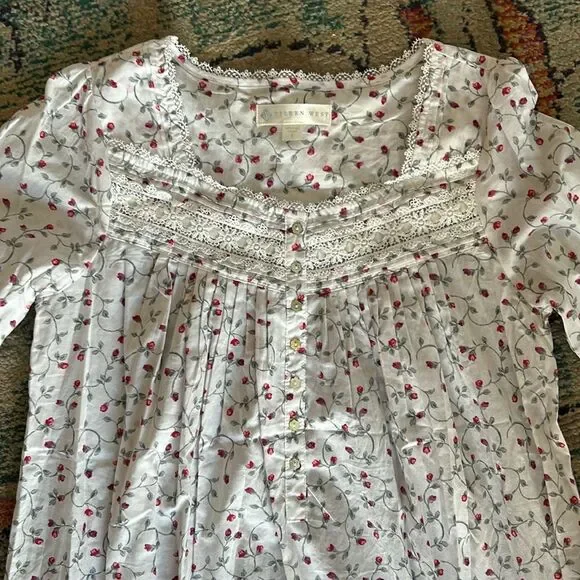 Eileen West White and Red Nightgown with Lace Trim s new without tags